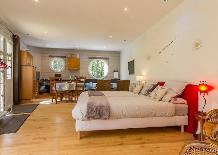 Dom wakacyjny Evasion Marine : Avec Jardin Prive, Terrasse Et Acces Direct Au Canal De Nantes A Brest - Fr-1-306-835 *